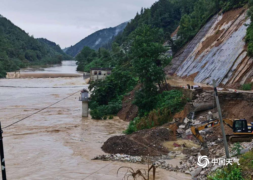 贵州惠水降暴雨致积水严重 民众出行受阻